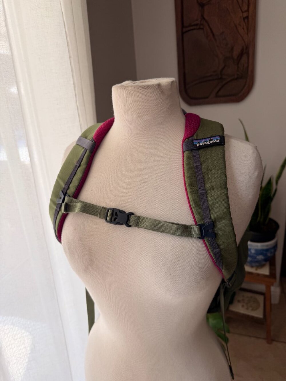Patagonia Women's Refugio 26L Green Pink Laptop Backpack - Picture 4 of 8